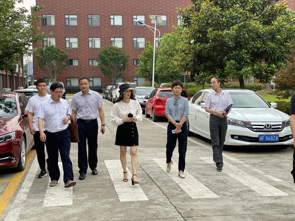 嘉興市教育局副局長蒞臨我司指導(dǎo)